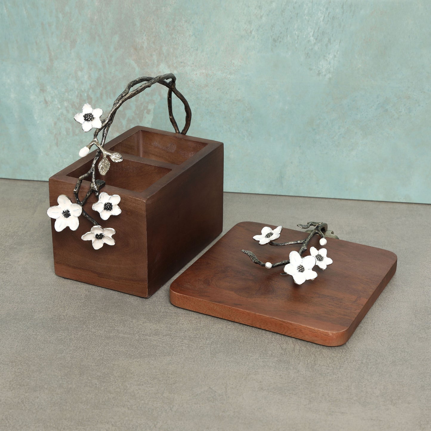 Wooden cutlery & enamel flower tissue holder set-brown