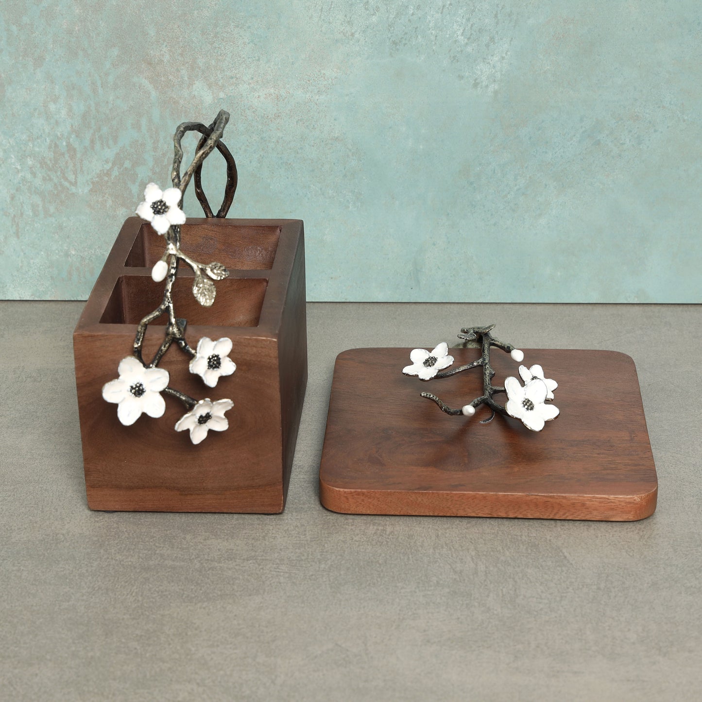 Wooden cutlery & enamel flower tissue holder set-brown